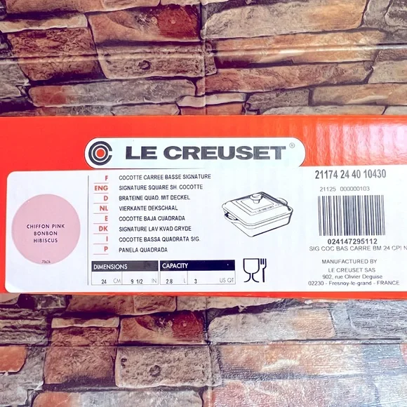 Le Creuset Square Signature Cast Iron in Black Interior (Chiffon Pink) - Picture 10 of 11